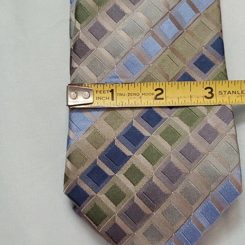 Like New (2)Kenneth Cole Reaction Mens 100% Silk Ties. Beautiful Colors!